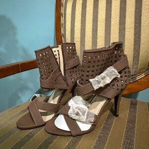 Elegant Brown Women's Heeled Sandals - never worn